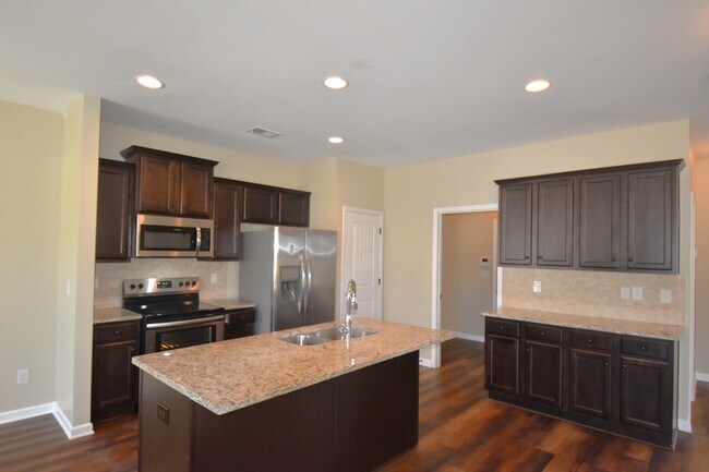 Building Photo - 200 Magnaview Dr