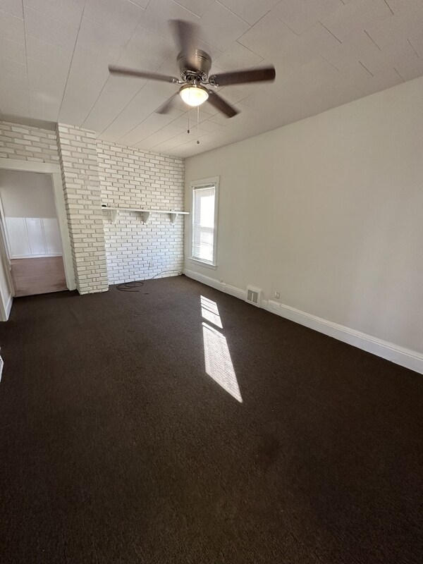 Foto del edificio - 7516 Bancroft Ave