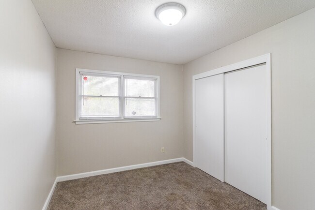 Building Photo - Nice Prattville Home with Loads of Character