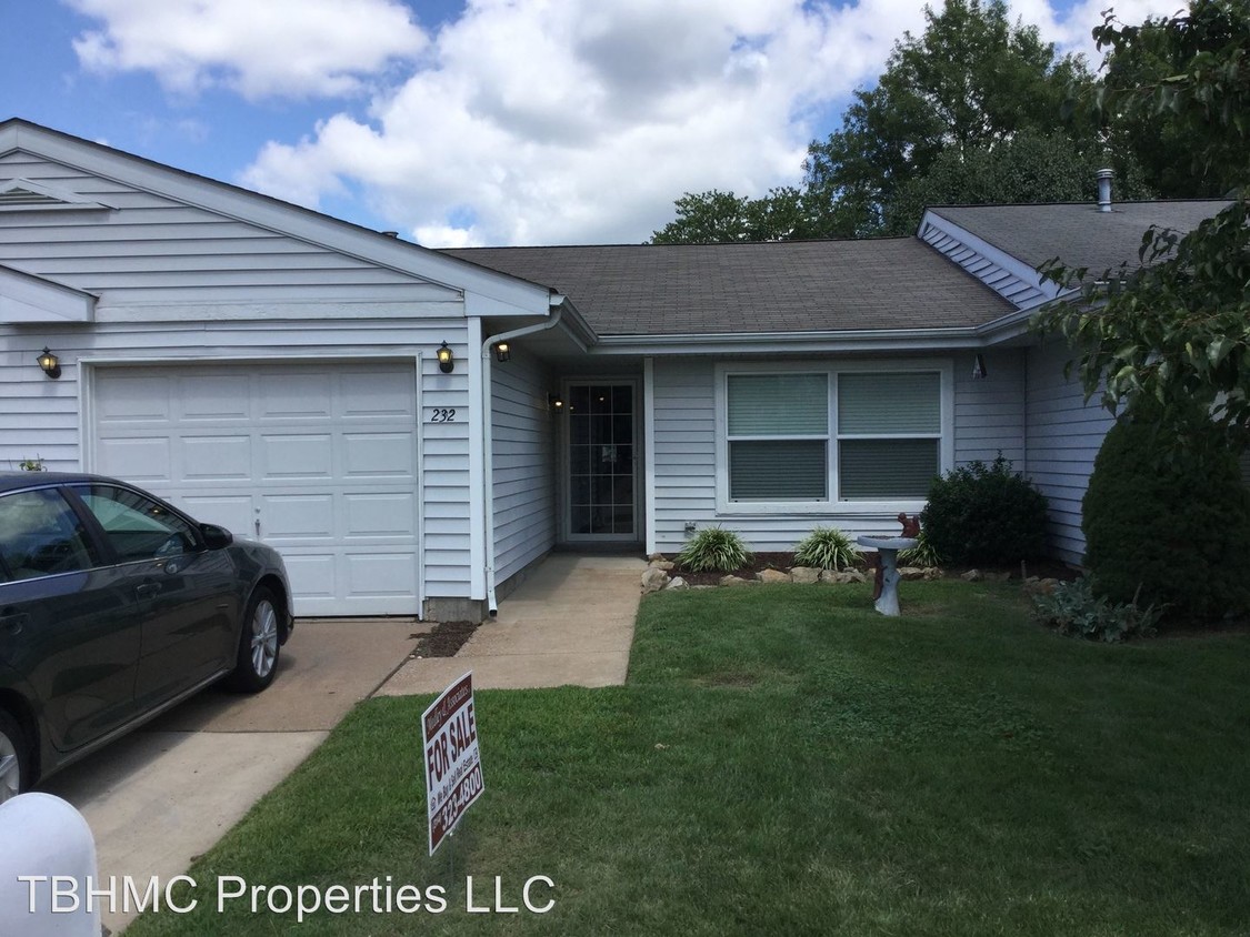 Foto principal - 232 Highland Village Dr