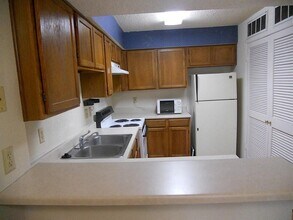 Building Photo - 10555 Turtlewood Ct