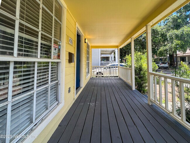 Foto del edificio - 426 Walnut Ct