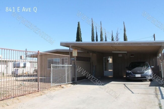 Building Photo - 841 E Ave Q