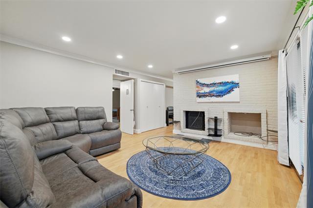 Building Photo - 5934 Sandhurst Ln