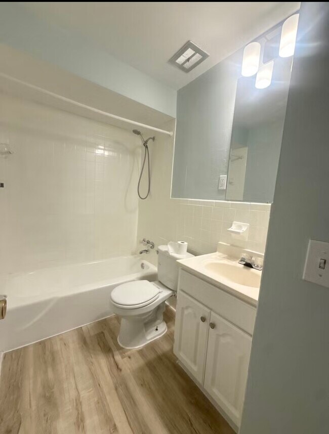 Building Photo - 2969 Four Towers Dr