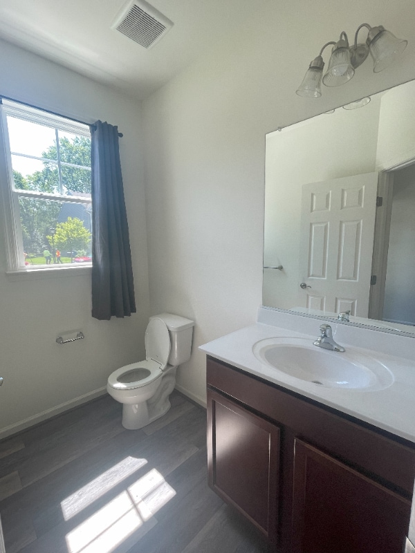 Building Photo - 273 Thompson Ave