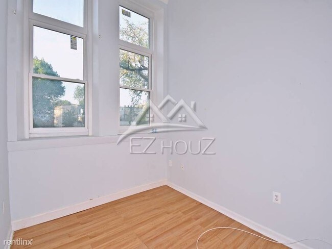 Building Photo - 1 br, 1 bath Apartment - 1801 N. Rosedale,25