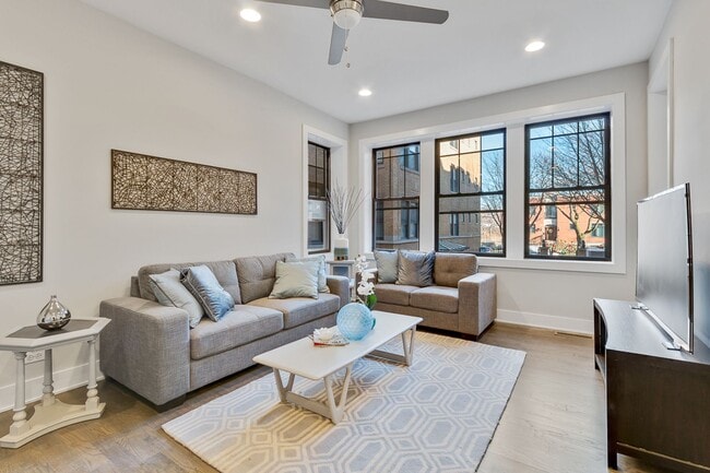 Foto del edificio - 2620 N Rockwell St