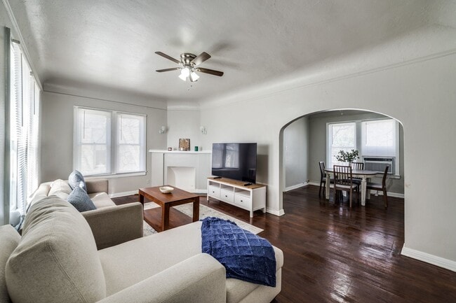 Building Photo - 2-BEDROOM FURNISHED MONTE VISTA DUPLEX