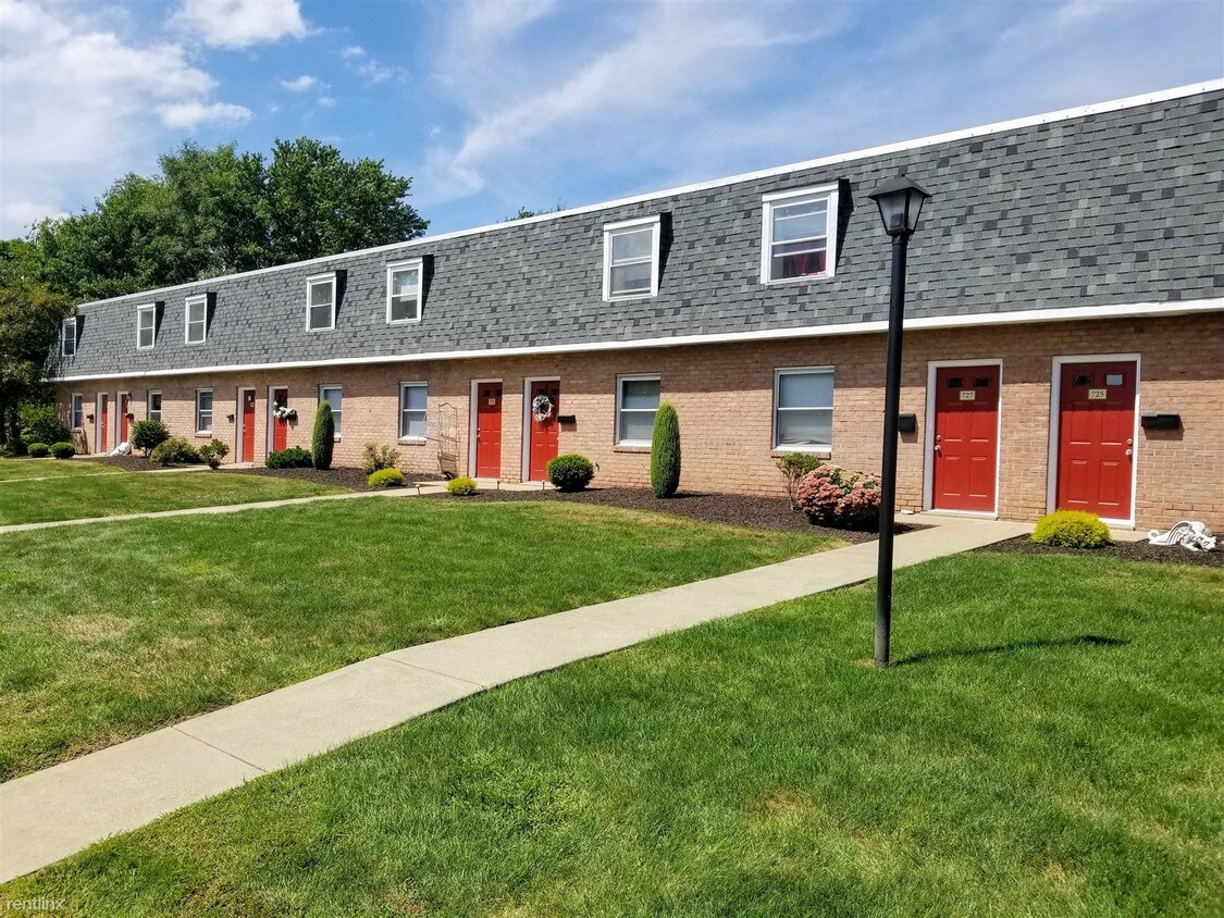 Primary Photo - 2 br, 1 bath Townhome - 705 Hemlock Square