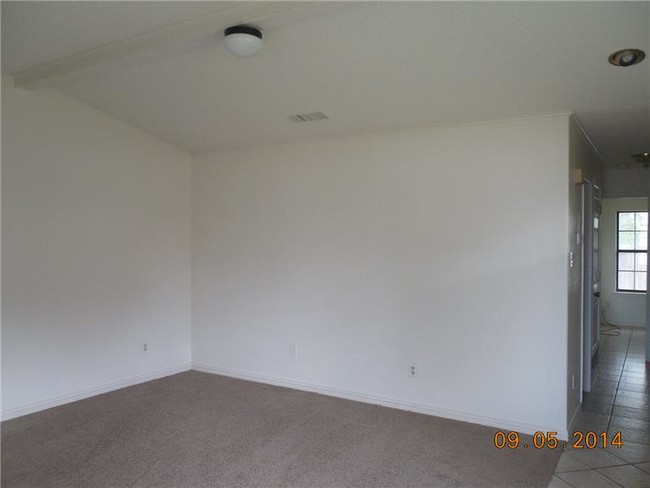 Building Photo - 4204 Shawn Dr
