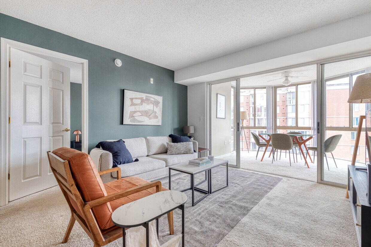 Primary Photo - 450 Massachusetts Ave NW