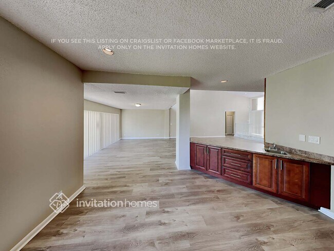 Foto del edificio - 8041 Buttonwood Cir