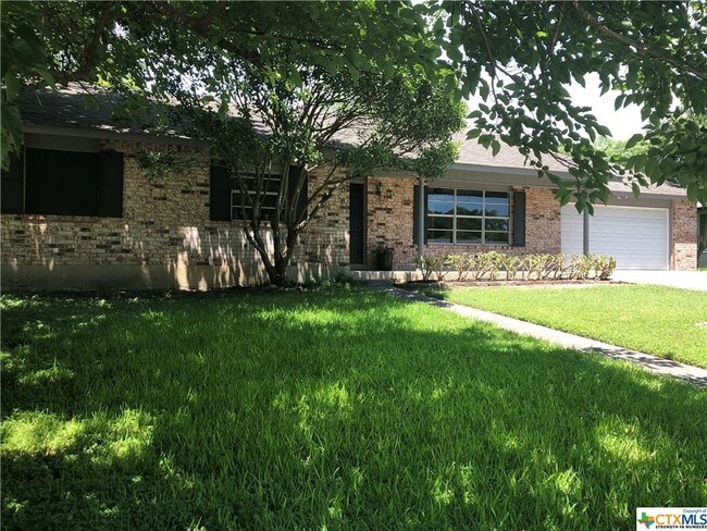 Building Photo - 608 Ridgecrest