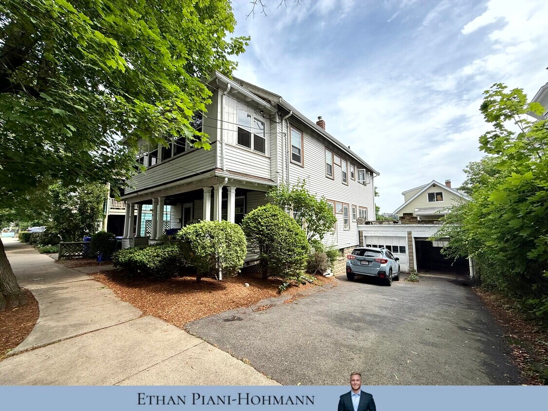 Primary Photo - 22 Gloucester St