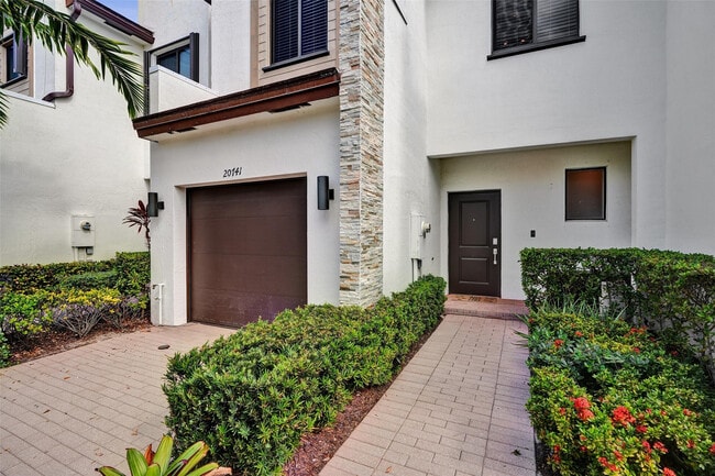 Foto del edificio - 20741 NE 5th Ct