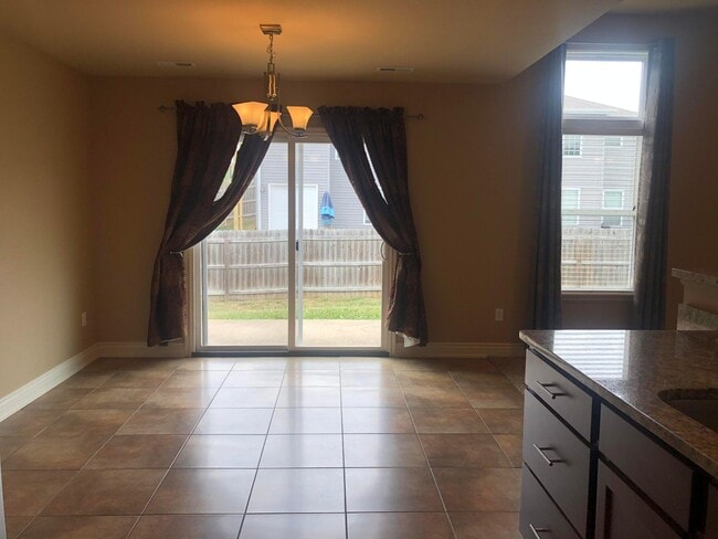 Building Photo - 5811 Mahon Dr