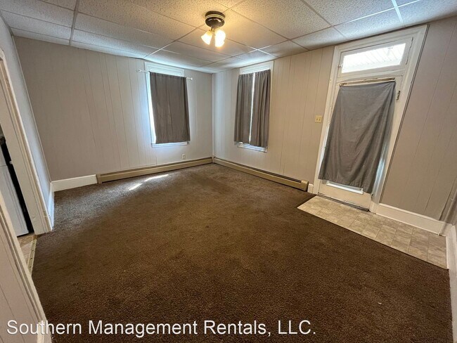 Building Photo - 3 br, 1 bath House - 134 W. Main Street
