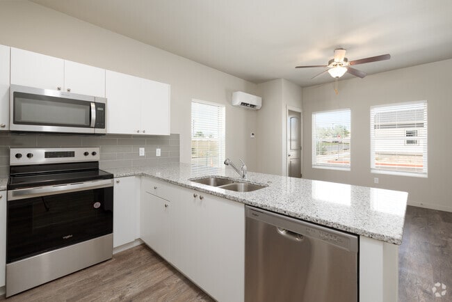 2BR, 2BA - 836SF - Kitchen - Cottages at South Murray