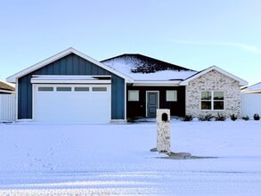 Building Photo - 301 Primrose Pt