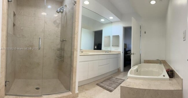 Building Photo - 717 Crandon Blvd