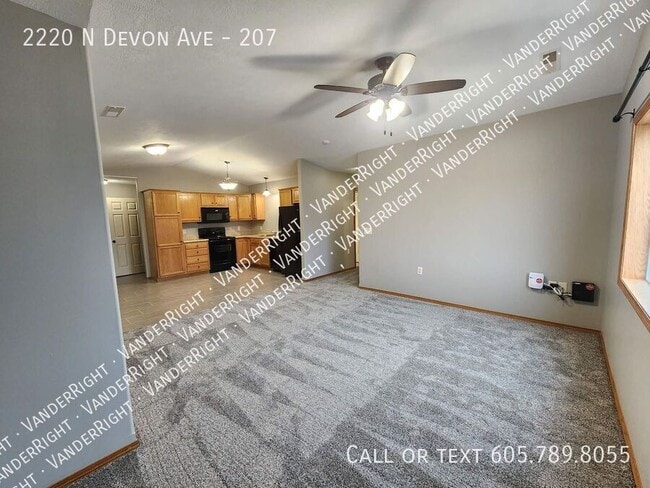 Foto del edificio - 2220 Devon Ave