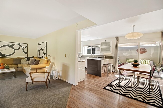 Building Photo - Updated 2 Bedroom Condo