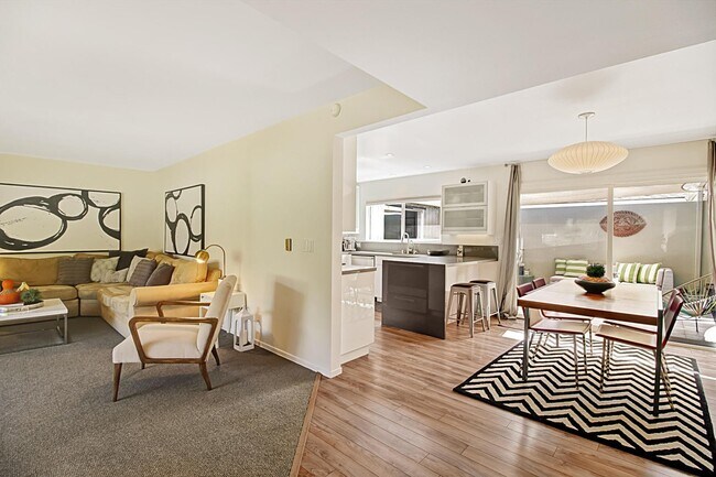 Foto del edificio - Updated 2 Bedroom Condo