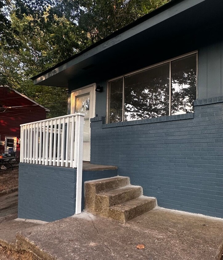 Primary Photo - 3310 Easton Ave