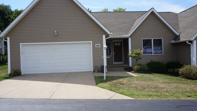 Foto del edificio - 294 Oak Grove Ln