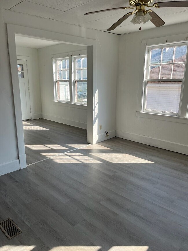 Building Photo - Two Bedroom Townhouse