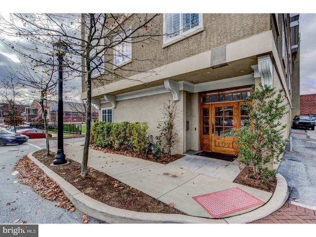 Building Photo - 102 Louella Ave