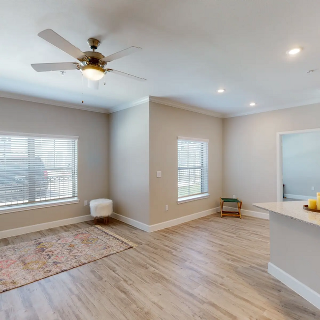 Building Photo - 2204 Plantation Dr