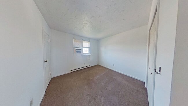 Building Photo - Charming 2 Bedroom Townhouse