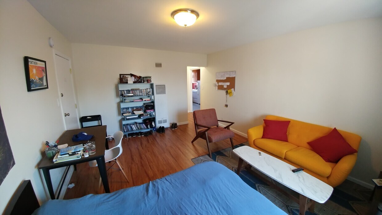 Primary Photo - 1157 N Kingsley Dr