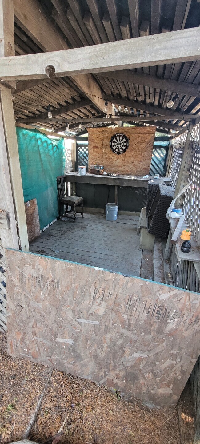 Potting shed - 1927 S Tremont St