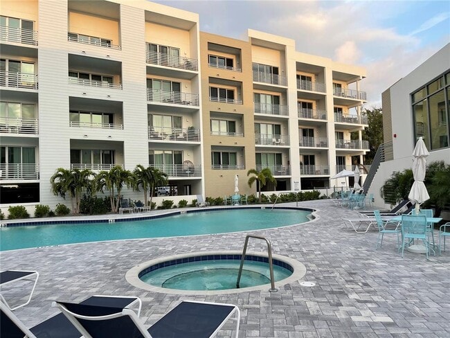 Building Photo - 1709 N Tamiami Trl