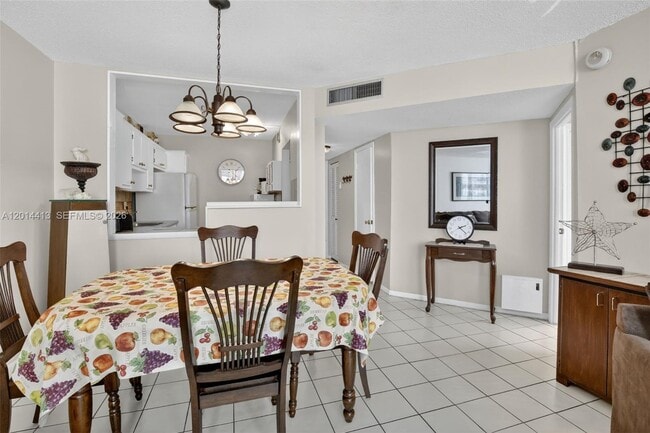 Building Photo - 1817 S Ocean Dr