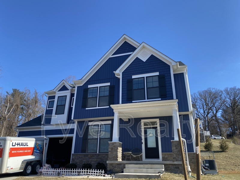 Primary Photo - 9805 Greenside Dr