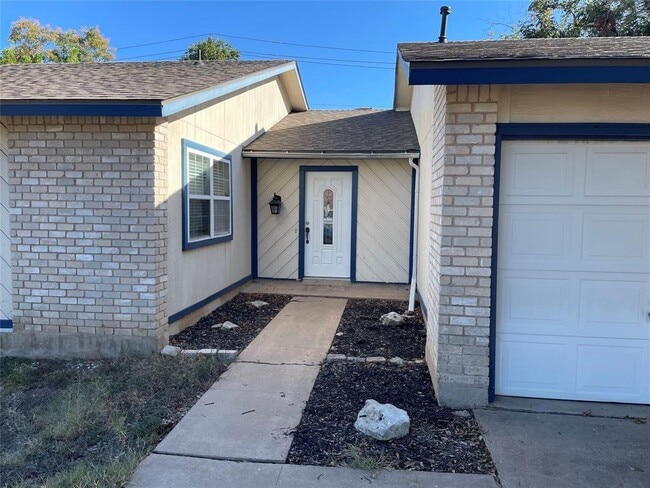 Building Photo - 12013 Swallow Dr