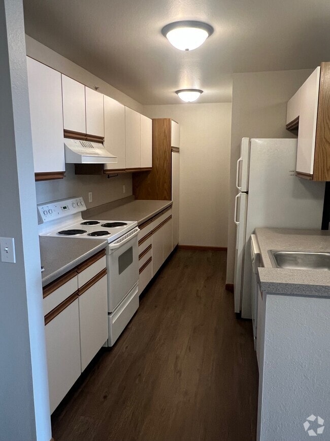 Building Photo - Pine Tree Village Apartments
