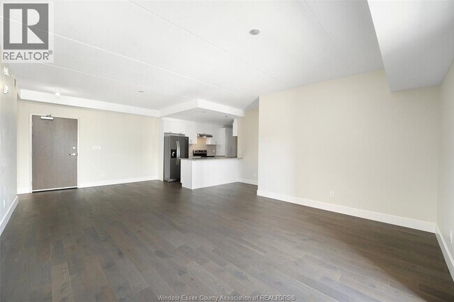 Photo du bâtiment - 2550 Sandwich W Pkwy
