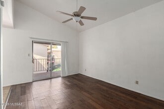 Building Photo - 1620 N Wilmot Rd