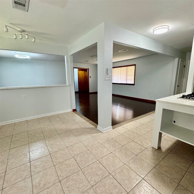 Foto del edificio - 1701 Gillette St