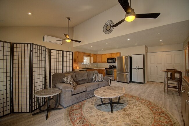 Building Photo - 110 Real Woods View E