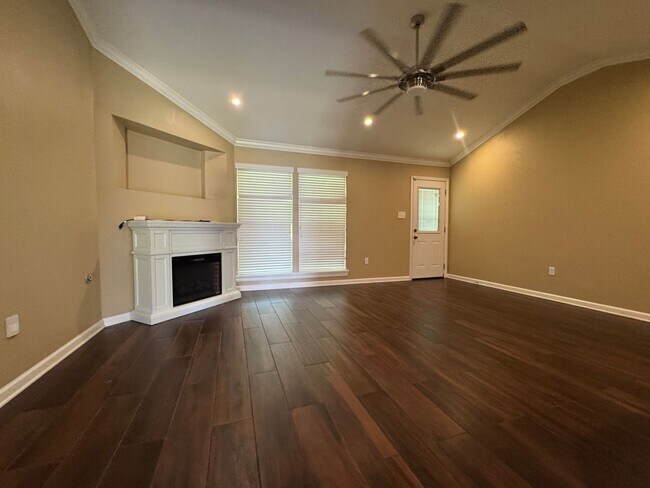 Foto del edificio - Beautiful Home for Lease in Denham Springs