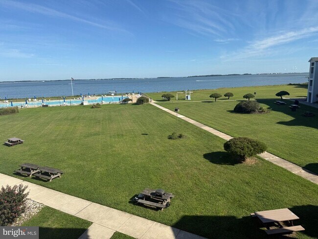 Foto del edificio - 30138 Cedar Shores Rd