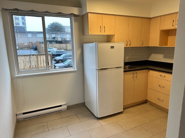 Photo du bâtiment - 646-646 Admirals Rd