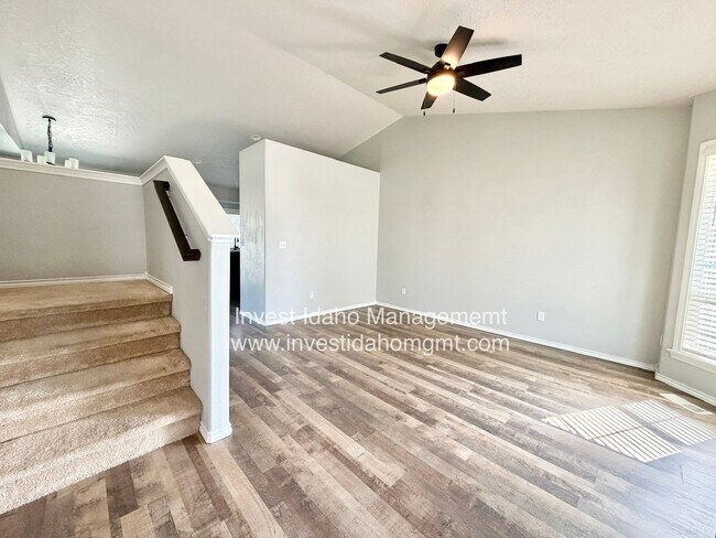 Building Photo - 18146 Lantana Ave