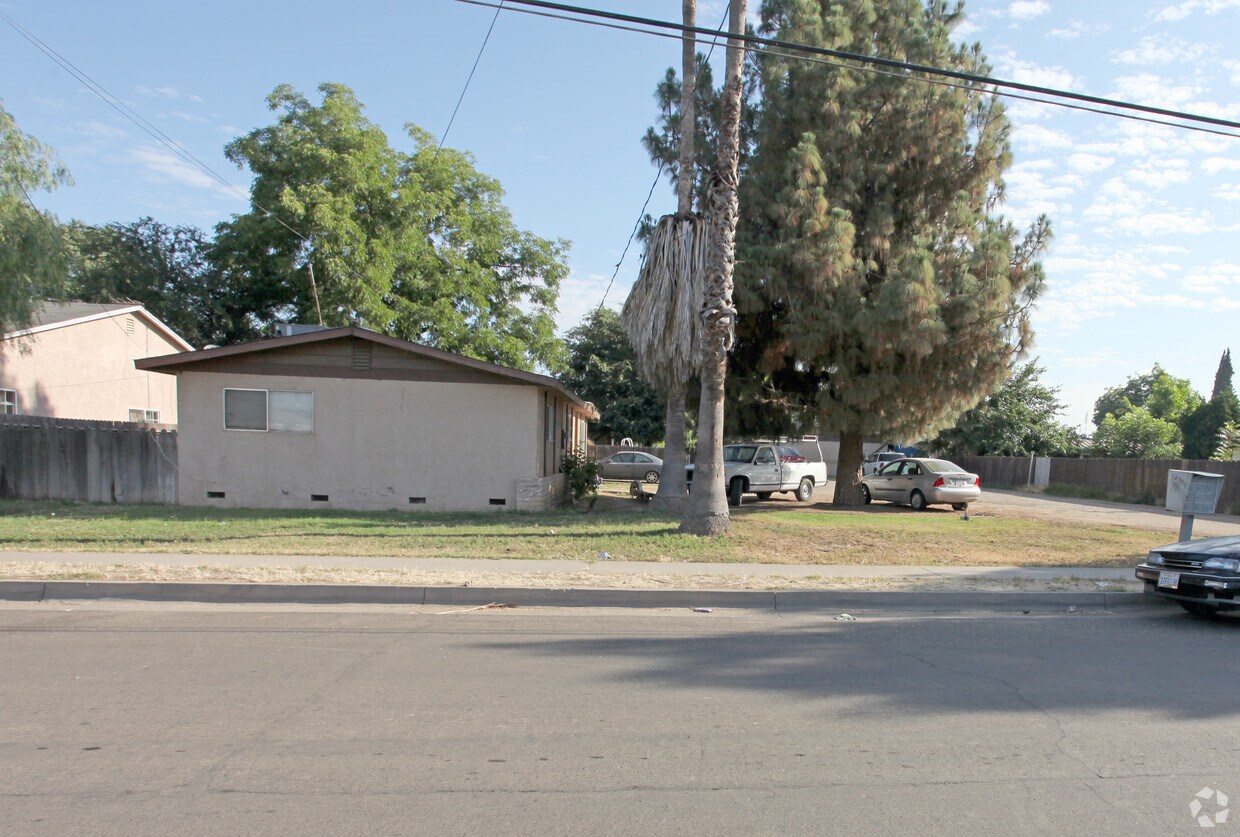Building Photo - 1125 E Park Way